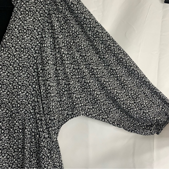 Staple the Label Chic Monochrome Floral V-Neck Smock Mini Dress, size XS - Picture 4 of 10